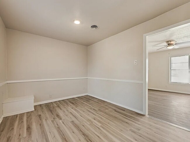 Building Photo - 165 Eisenhower Rd