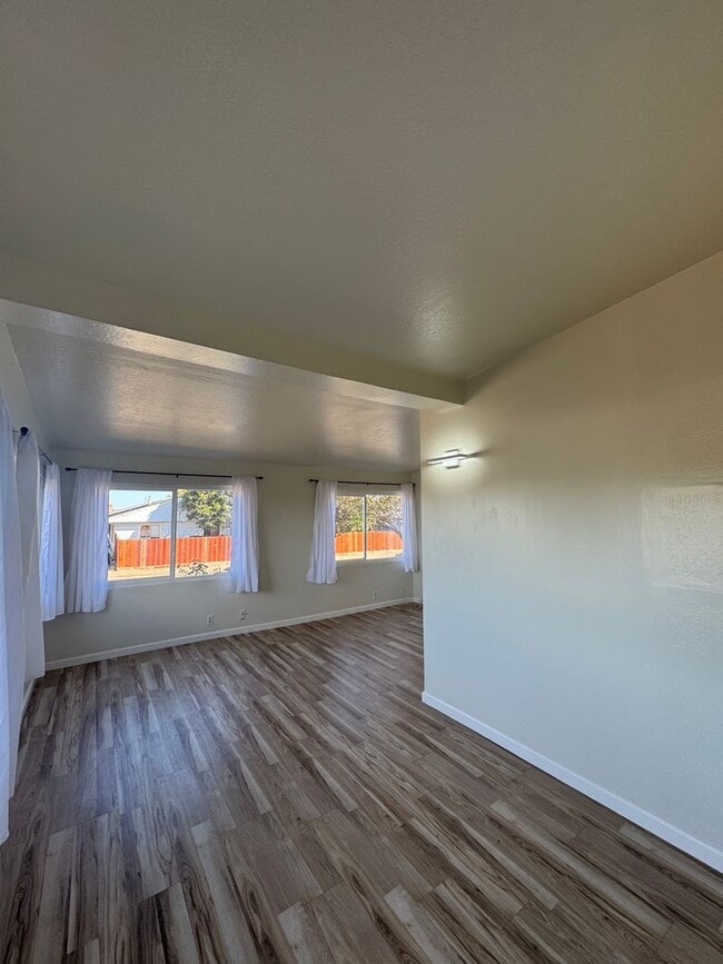 Building Photo - 103 Pueblo Way