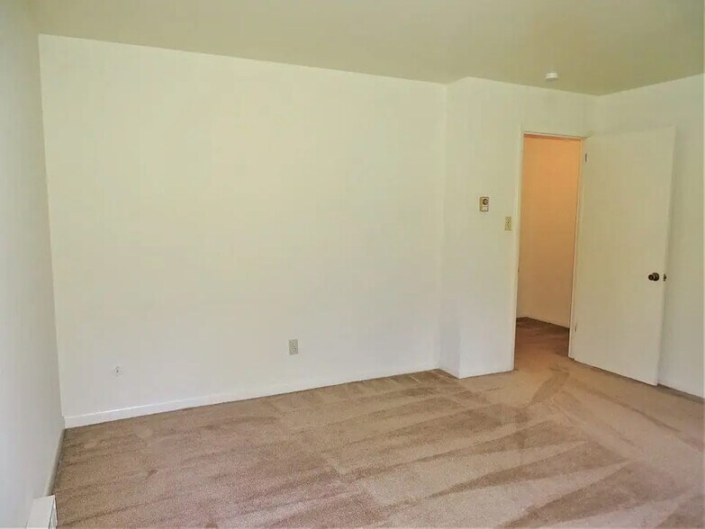 Building Photo - 4632 New Holland Rd