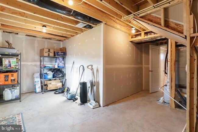 Building Photo - 405 Williams St