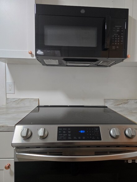 Building Photo - 2706 General Pershing St