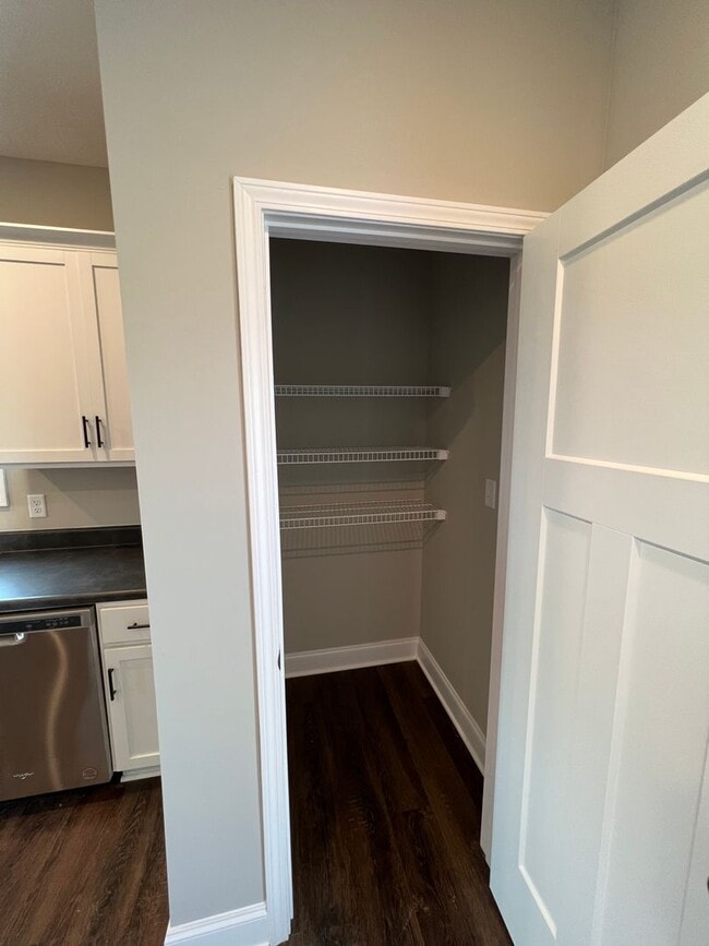 Building Photo - 406 St George Wy