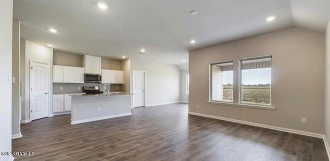 Building Photo - 121 Autumn Dr