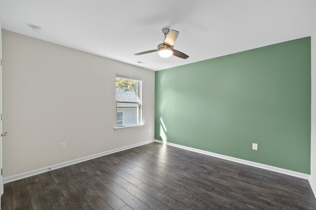 Building Photo - 460 Young Landing Ct