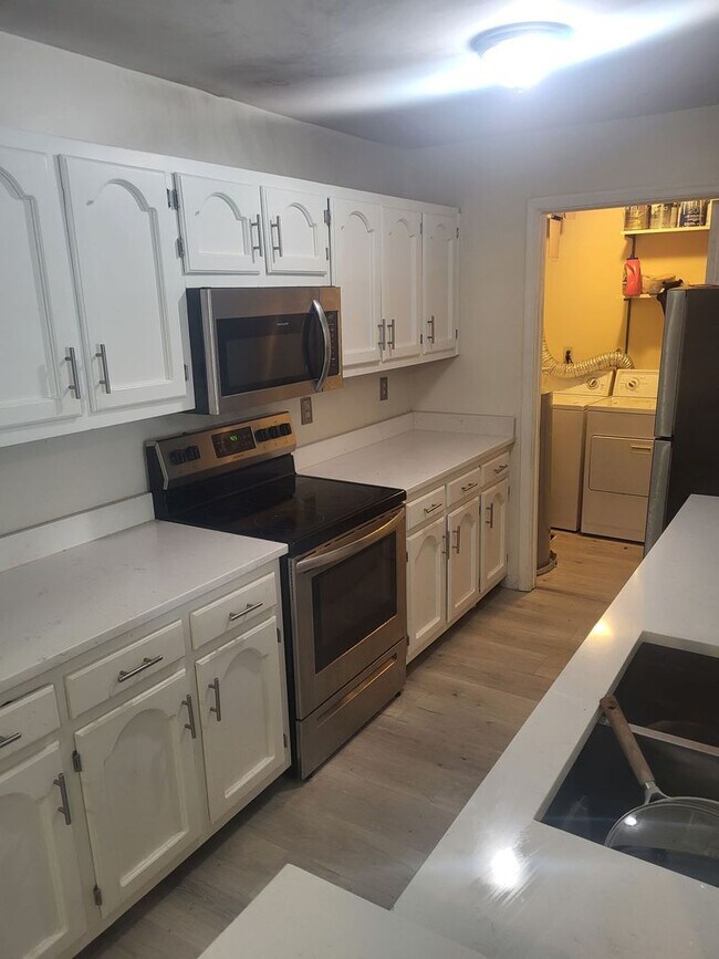 Building Photo - Beautiful Waterfront 2 Bed / 2 Bath Condo in Downtown Norfolk – $1,800/month