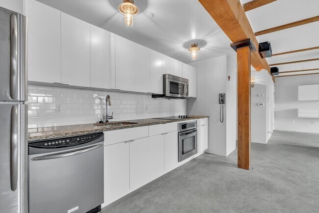 Building Photo - 90 Wareham St