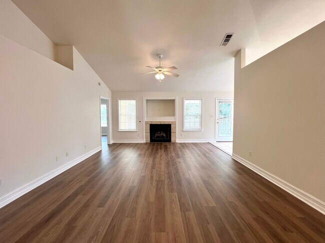 Building Photo - 2031 Sunny Dale Dr