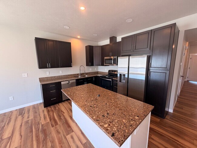 Building Photo - 13817 W Redding Dr