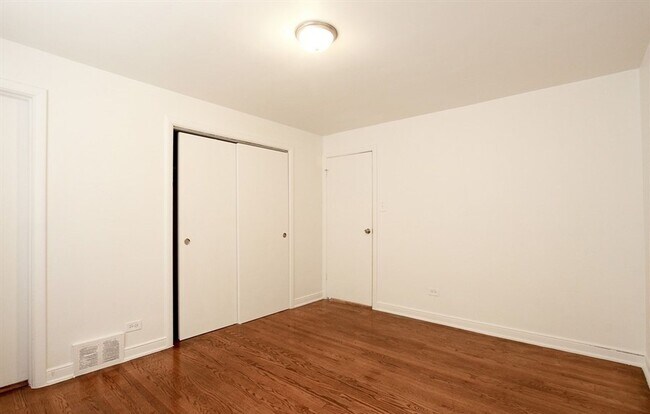 Building Photo - 11143-11145 S King Dr