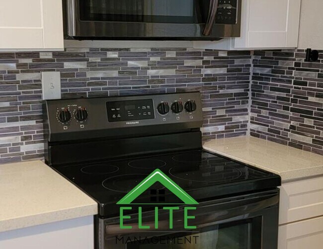 Building Photo - Beautiful 3-bedroom & 3 bathroom Home