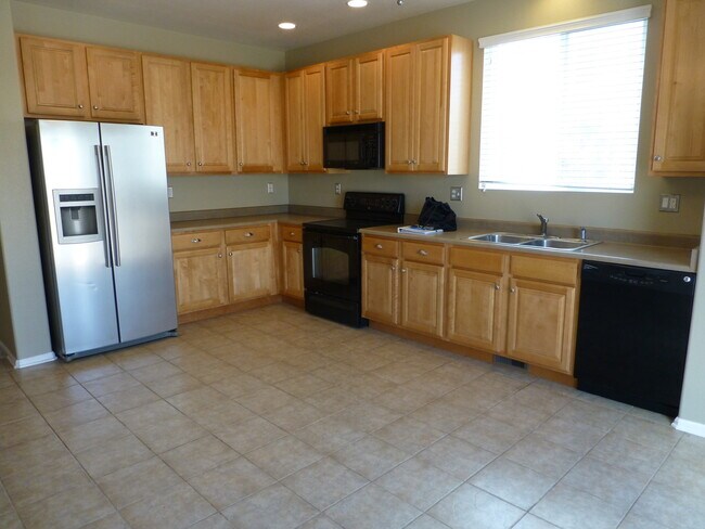 Building Photo - Fantastic 3 bedroom home available in Clar...