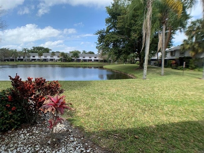 Building Photo - 3453 Carambola Cir S