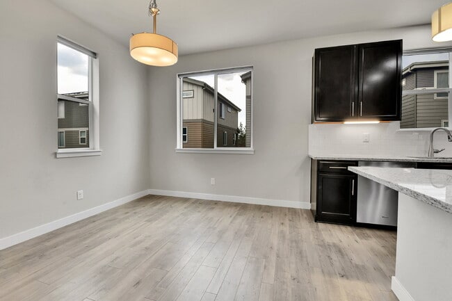 Building Photo - $2,720.95 - 3 Bed, 2.5 Bath Home in Aurora with AC and In Unit Laundry!
