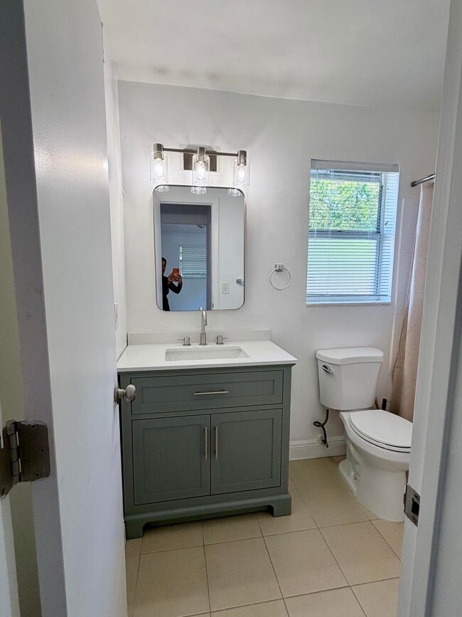 Building Photo - 1990 SW 9th St