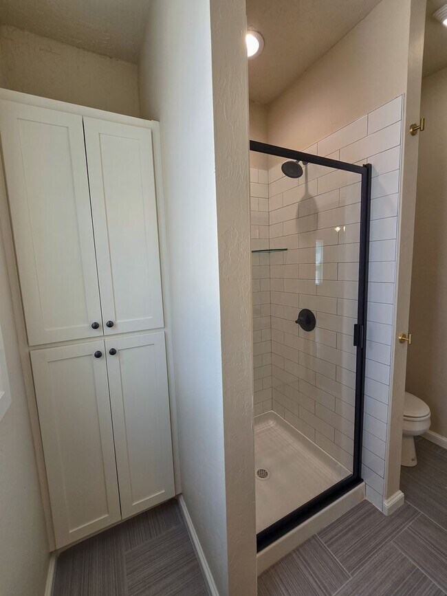 Building Photo - Cute 3 Bedroom Brick home in Shawnee