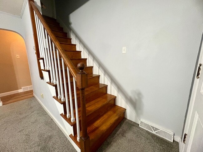 Building Photo - 3 Bedroom 2 Bathroom Cape Cod Available in York!