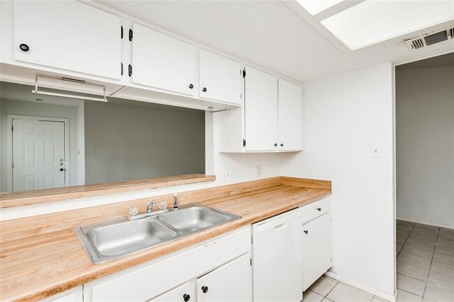 Building Photo - 5208 Bogey Ct