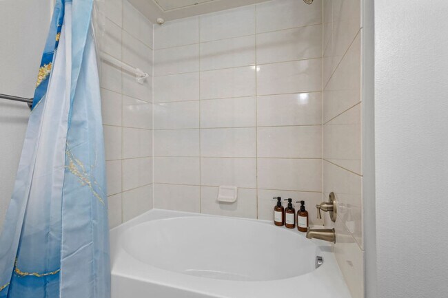 Building Photo - 8122 Midtown Blvd