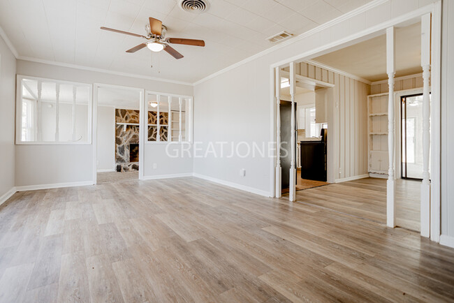 Building Photo - Charming 3 Bedroom in Columbus!