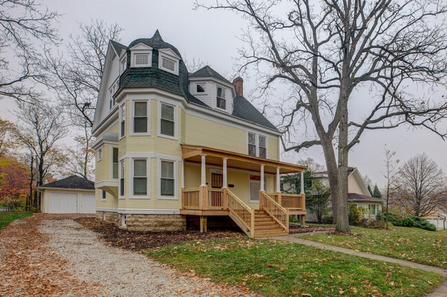 Building Photo - 5241 Lyman Ave