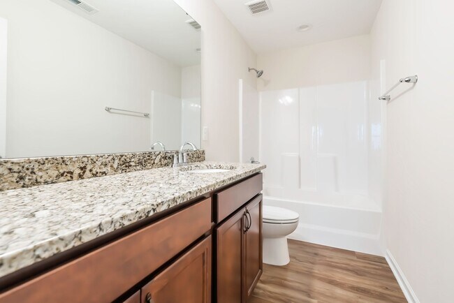 Building Photo - Beautiful 3 bed, 2.5 bath with garage and ...