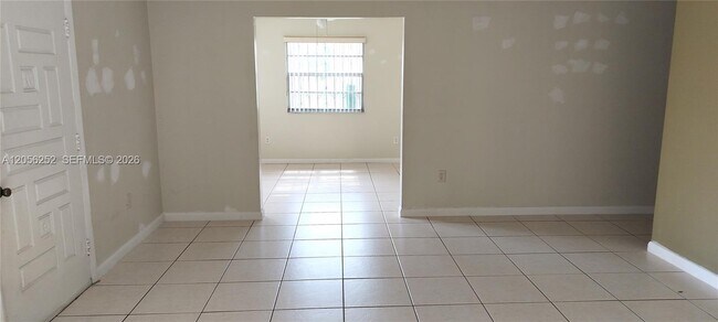 Building Photo - 2829 SW 38th Ct