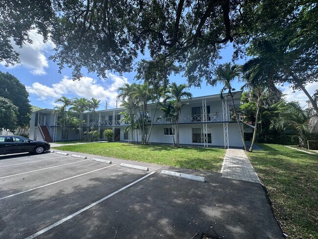 Building Photo - 790 NE 91st St