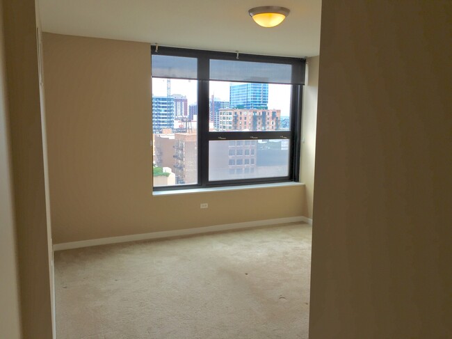 2nd Bedroom - 1160 S Michigan Ave