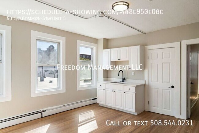 Building Photo - 50 1/2 Common St