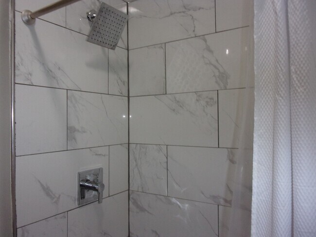 Building Photo - 738 Charlotte Ave