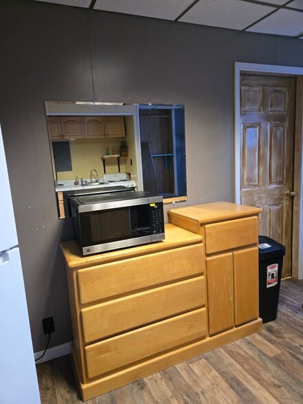 Building Photo - 160 Birch St