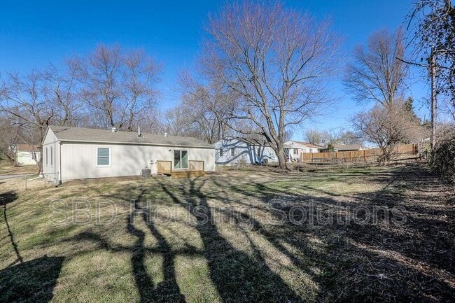 Building Photo - 1215 N Cedarcrest Dr