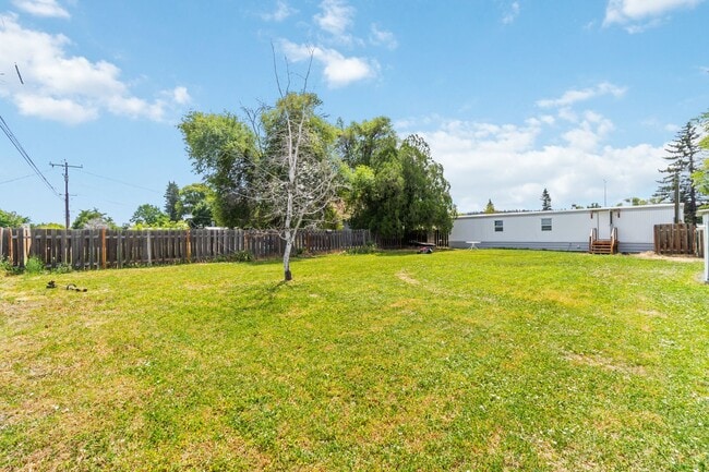 Building Photo - 2 Bed 1 Bath Single Family Home in Spokane...