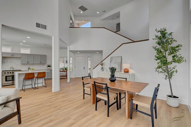 Building Photo - 3 Bedroom, 2.5 Bath Golf Course Home in Guard-Gated Canyon Gate