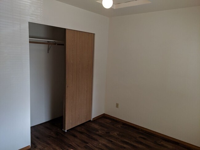 Building Photo - Spacious Studio with bonus storage