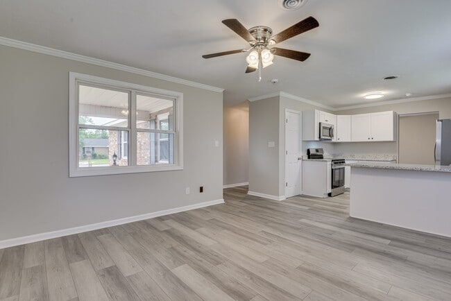 Building Photo - 250 Almon Ct