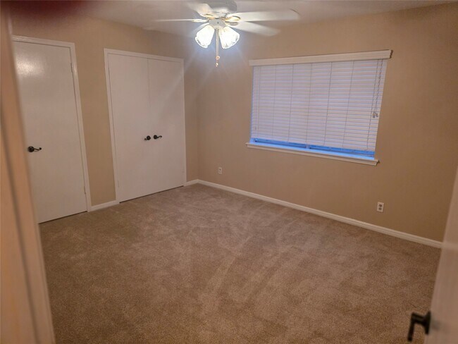 Building Photo - 1107 Manatee Ln