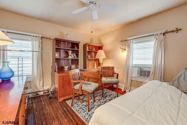 Building Photo - 24 S Vassar Square