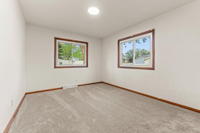 Building Photo - 2611 W 23rd St