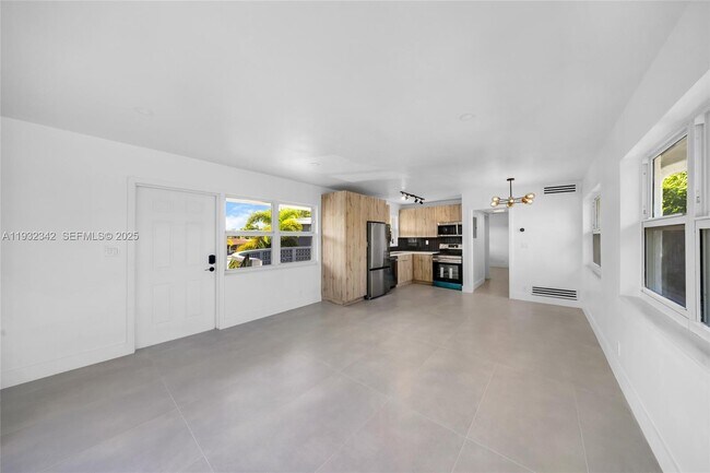 Building Photo - 5195 NE 18th Ave