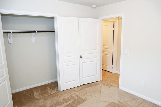 Building Photo - 12323 Skyview Manor Dr