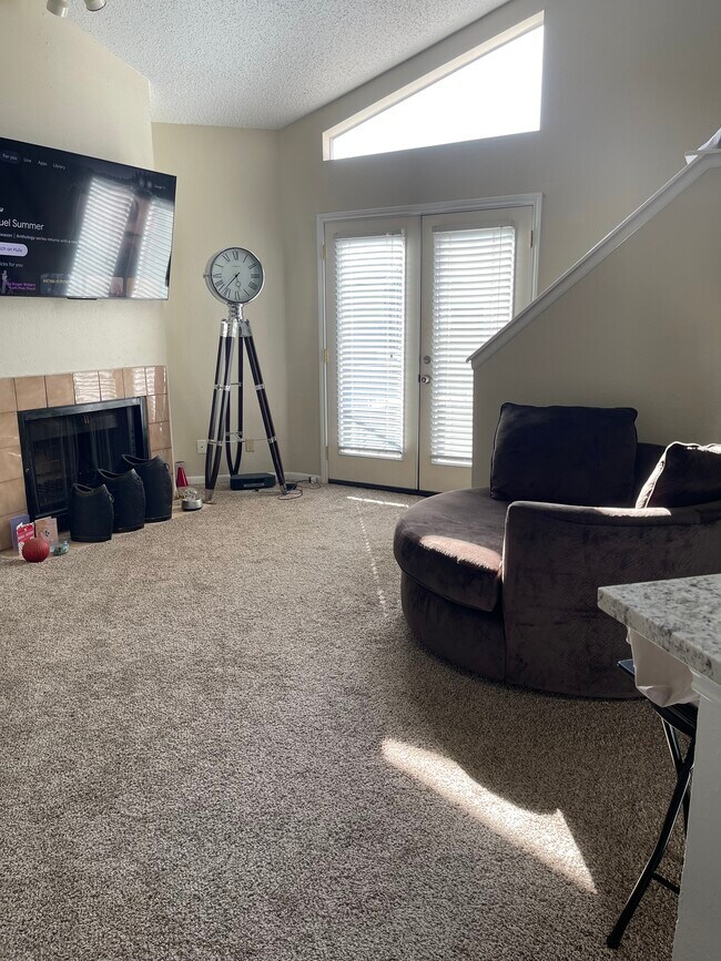 Building Photo - 10855 Meadowglen Ln