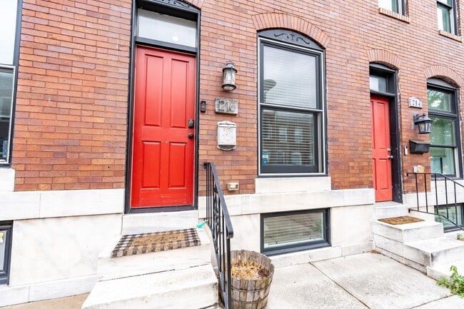 Building Photo - 216 S Robinson St