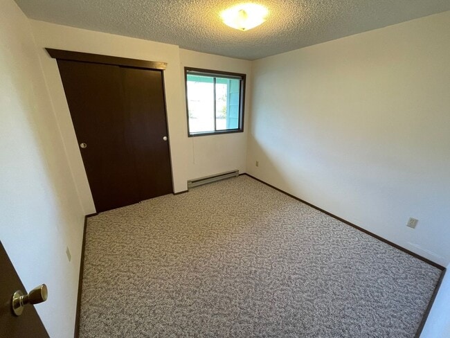 Building Photo - 3801 37th Dr