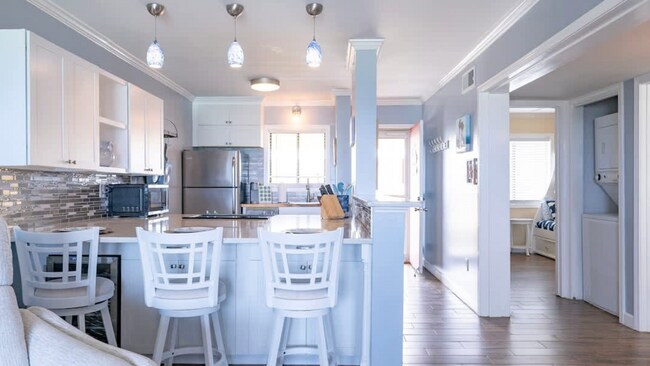 Building Photo - 2 Bedroom Condo - Ocean View - On the Boardwalk - Utilities Included!