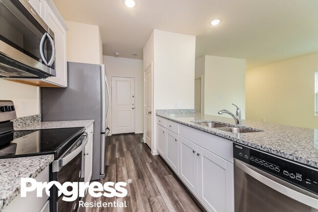 Building Photo - 734 Oakhurst Dr