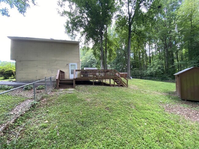 Building Photo - 6022 Battlefield Green Dr