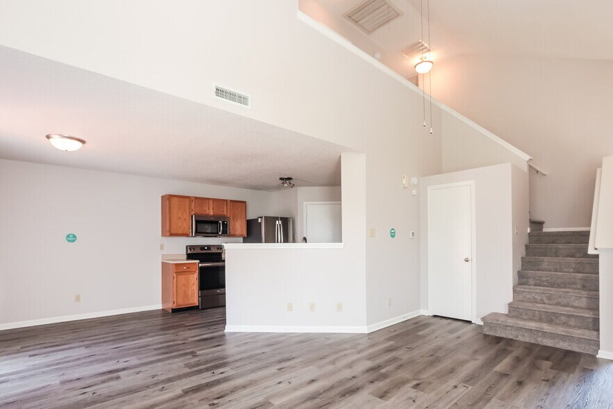 Building Photo - 10711 Glenayr Dr
