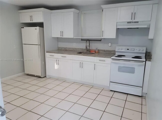 Building Photo - 4901 SW 98th Avenue Rd