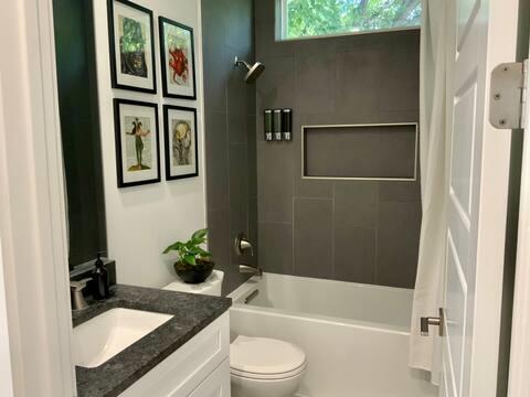 Building Photo - 6100 Ponca St